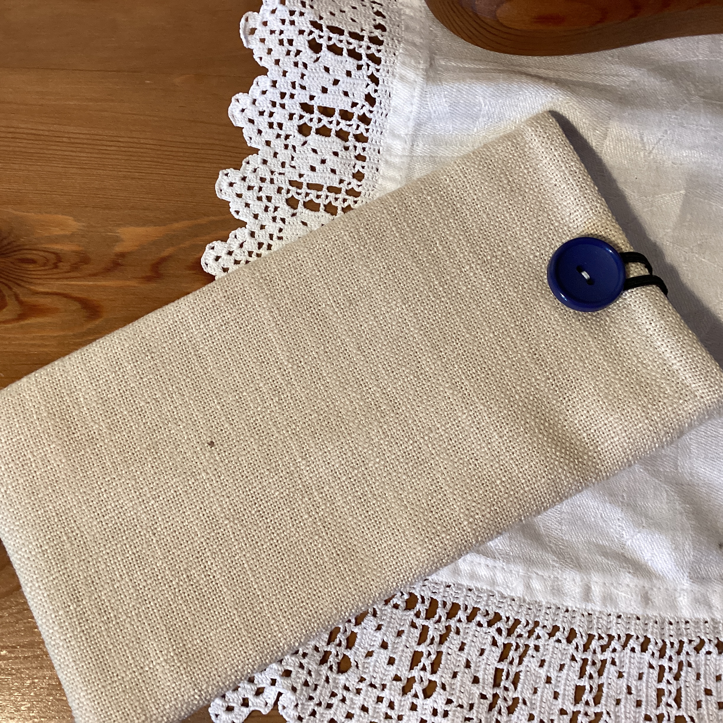 Glasses Case - cream linen with blue button