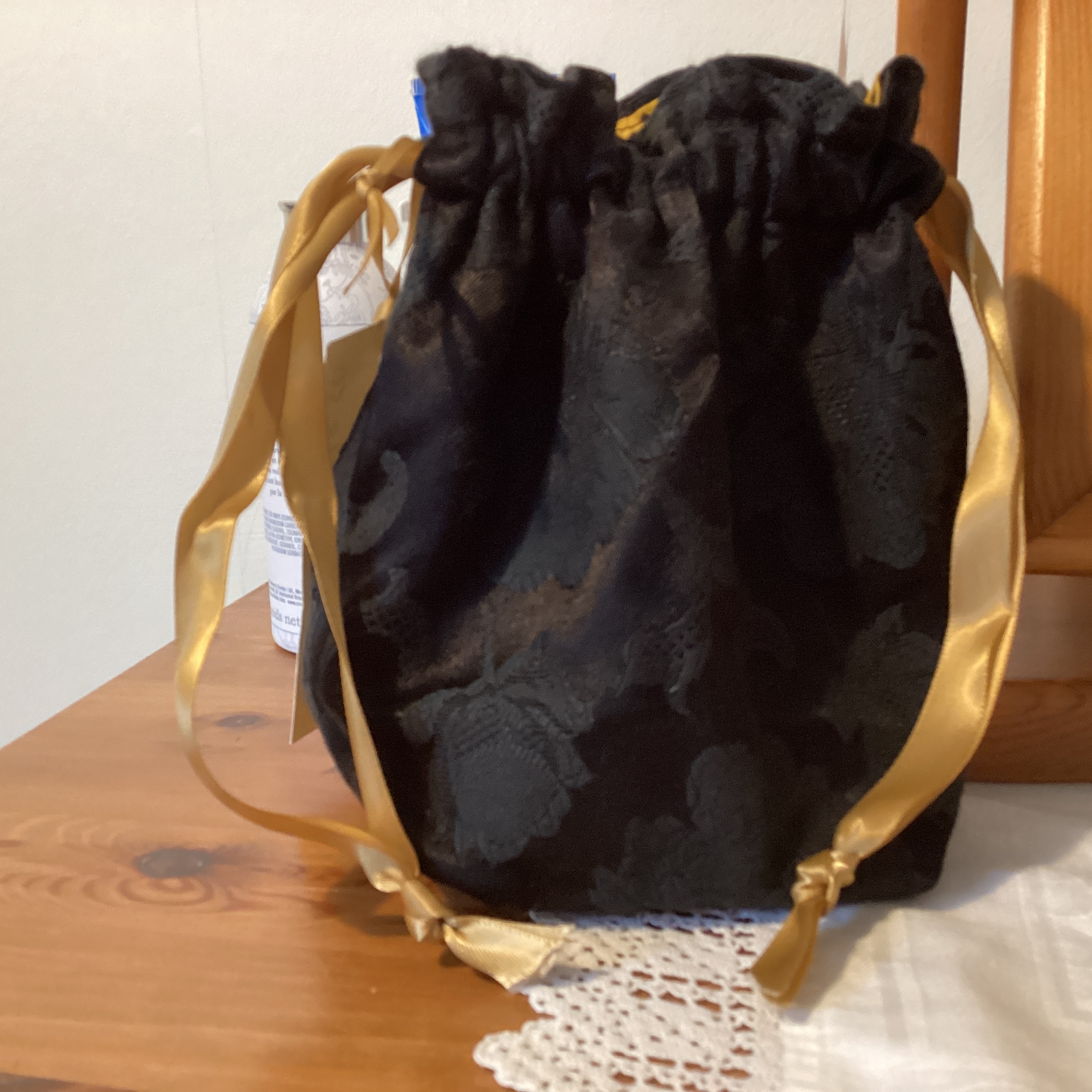 Drawstring Bag - black and gold