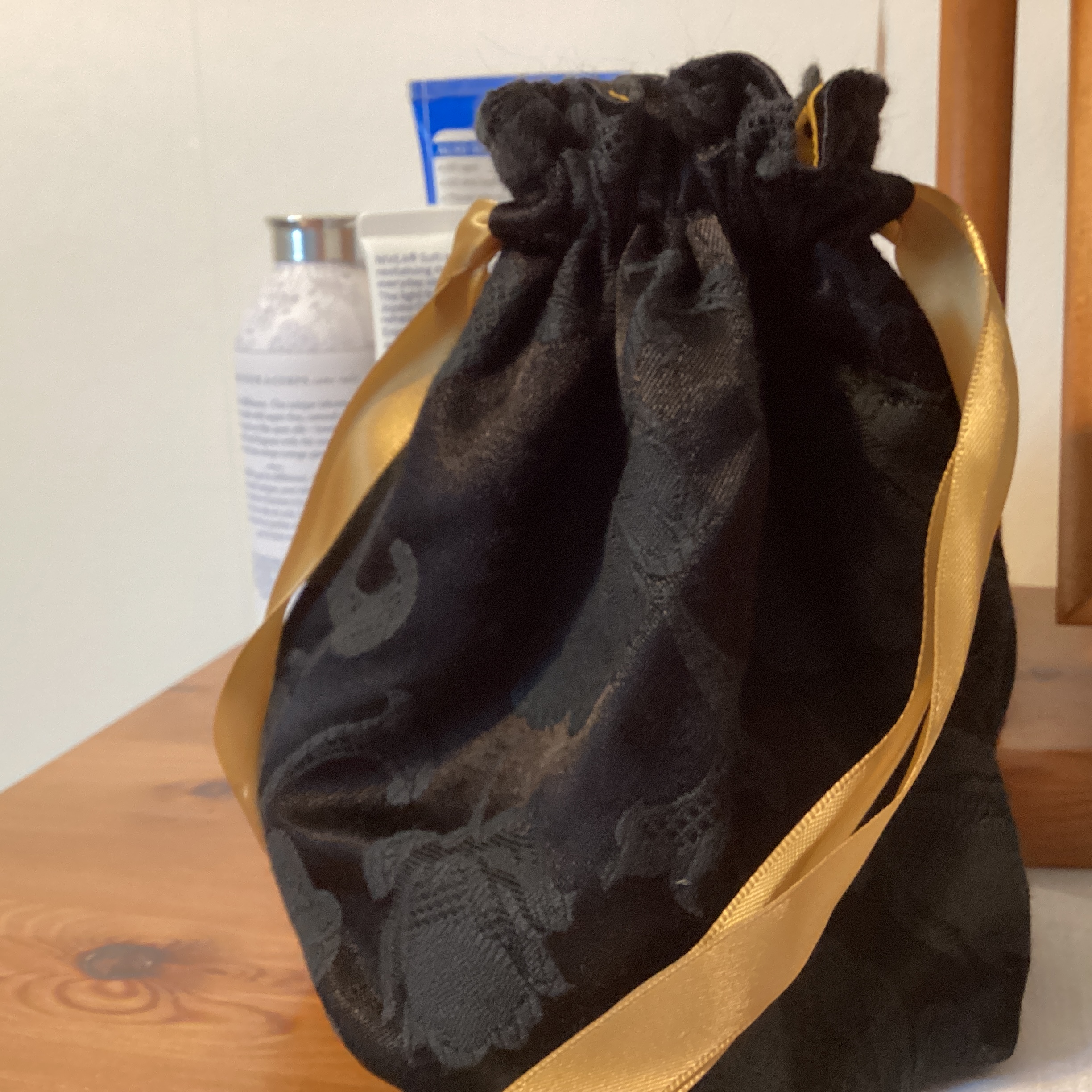 Drawstring Bag - black and gold