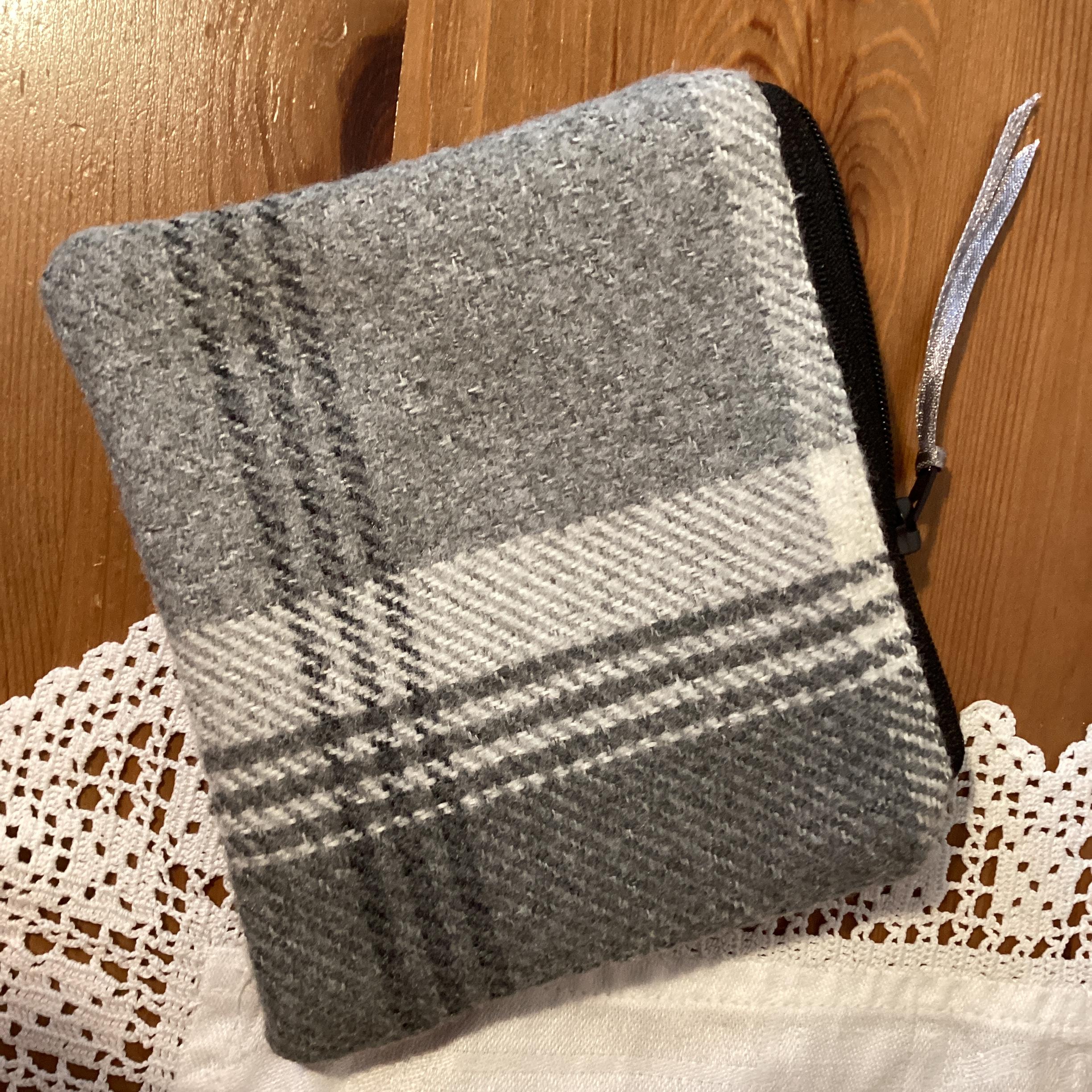 Zipped Coin Purse - grey tartan with black zip