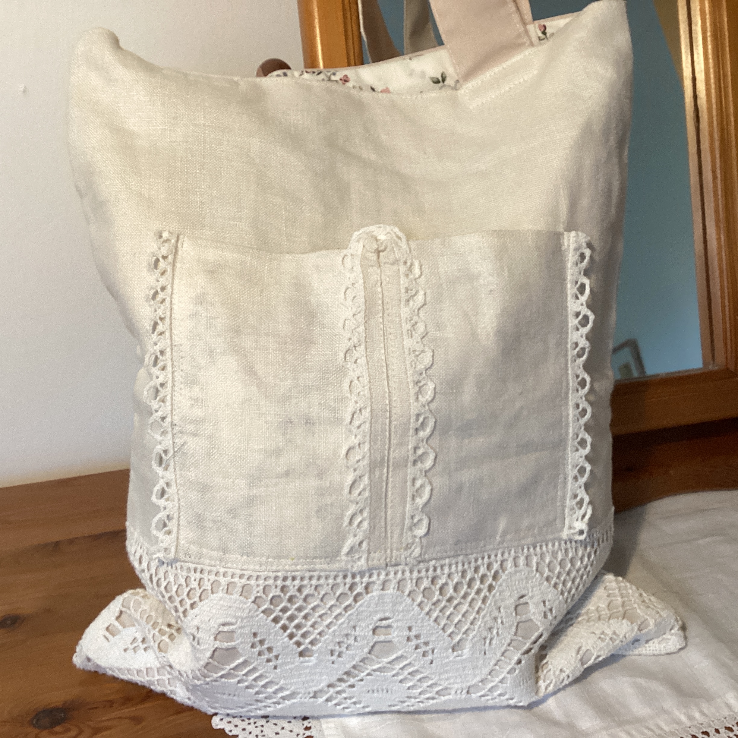 Tote Bag - cream linen with vintage doilie