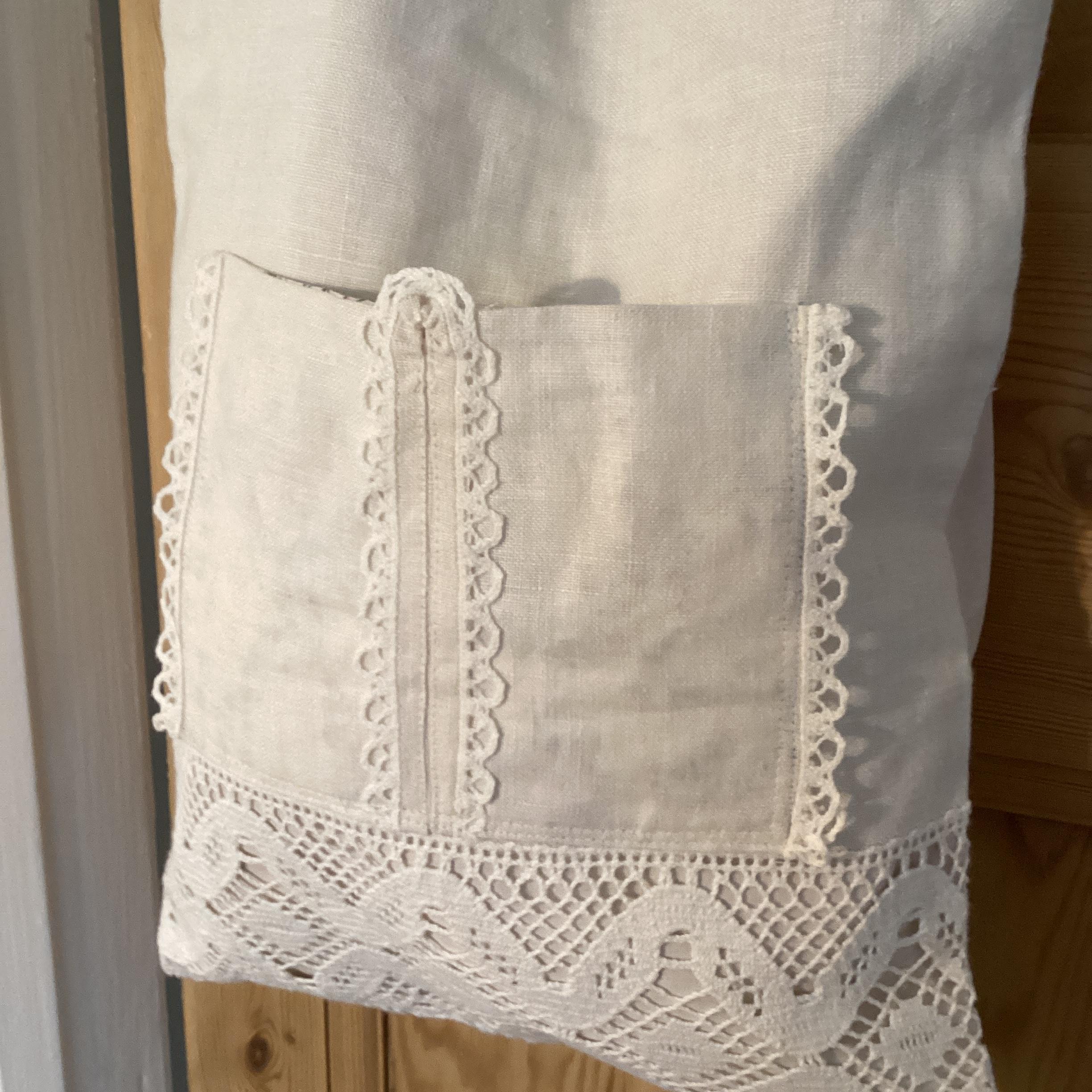 Tote Bag - cream linen with vintage doilie