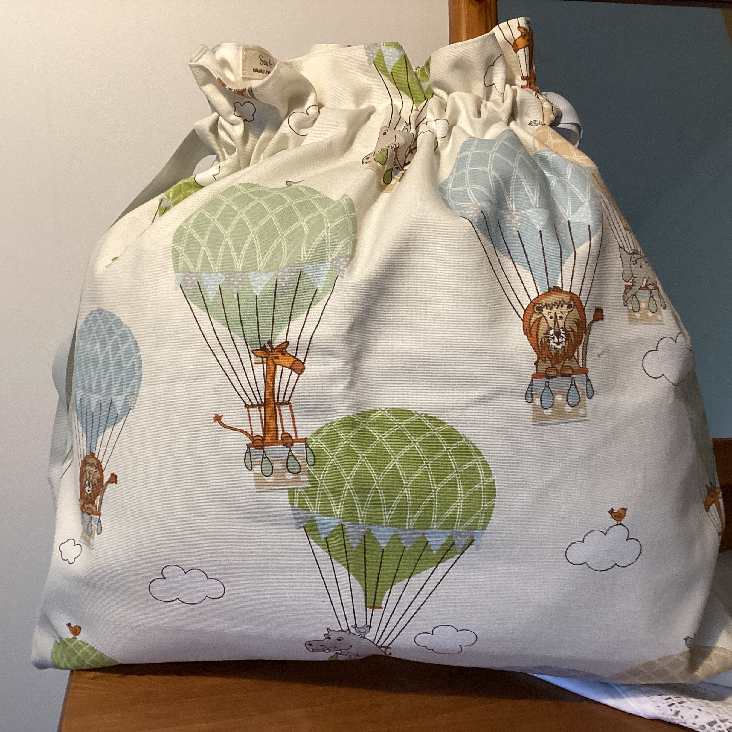 Drawstring bag - animals and hot air balloons