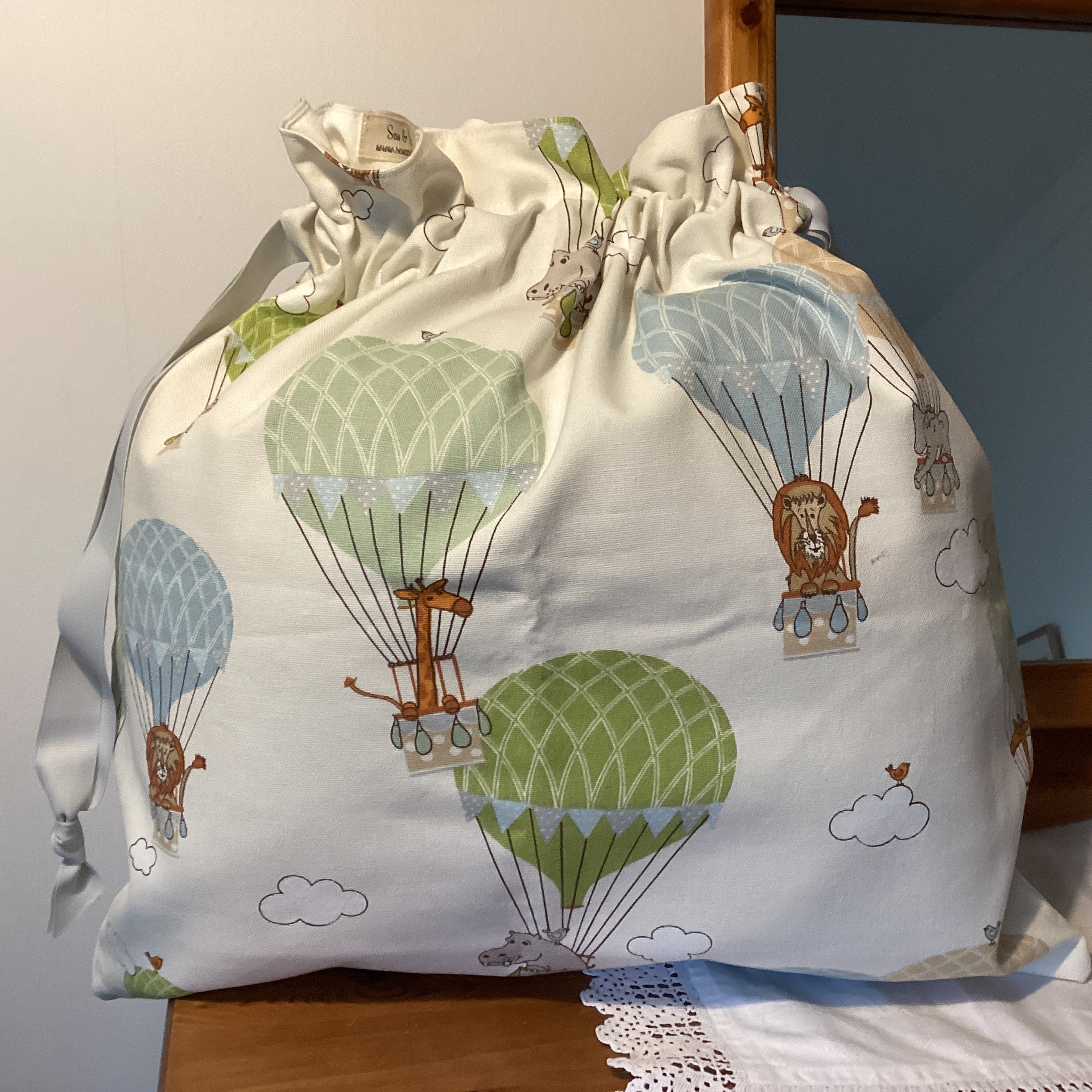 Drawstring bag - animals and hot air balloons