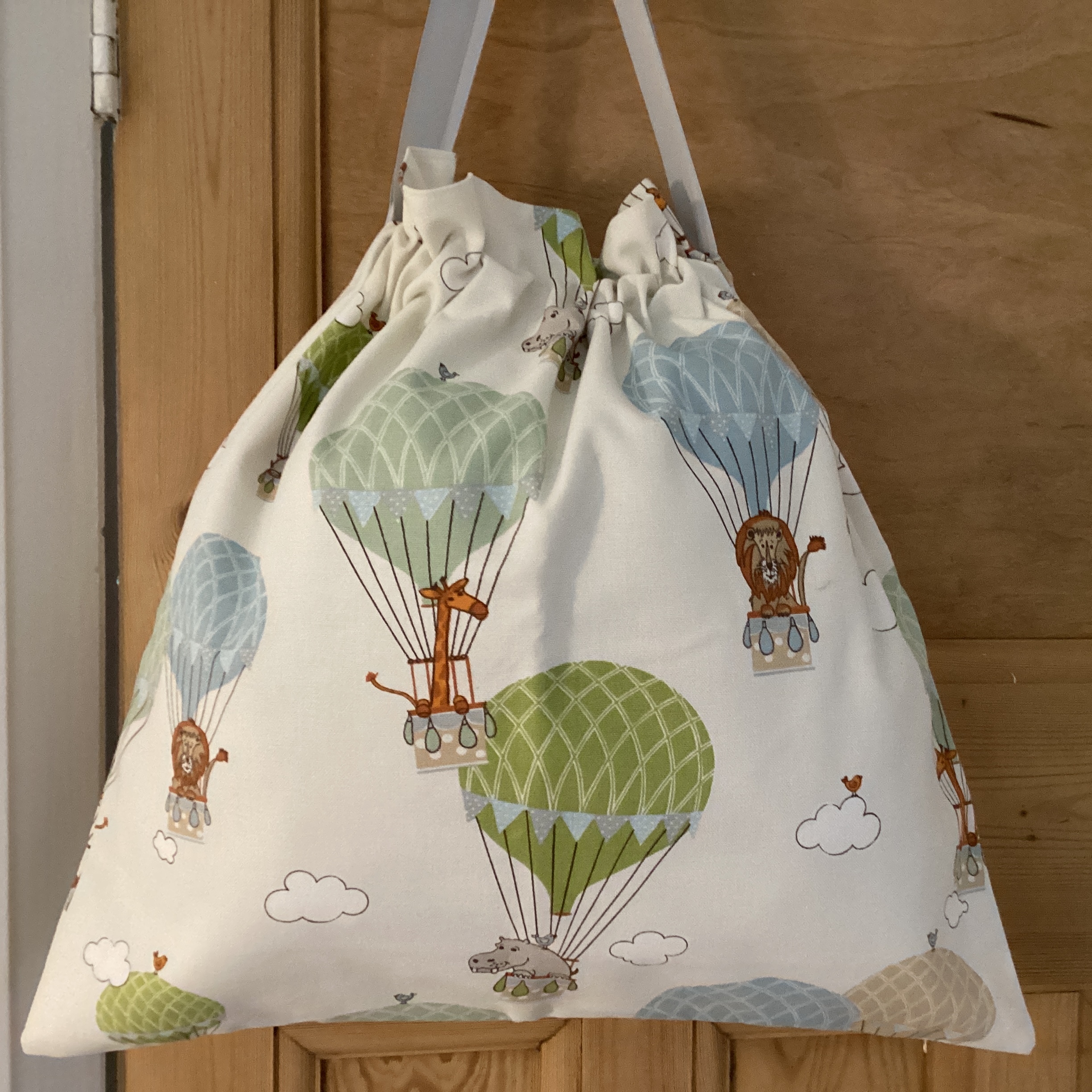 Drawstring bag - animals and hot air balloons