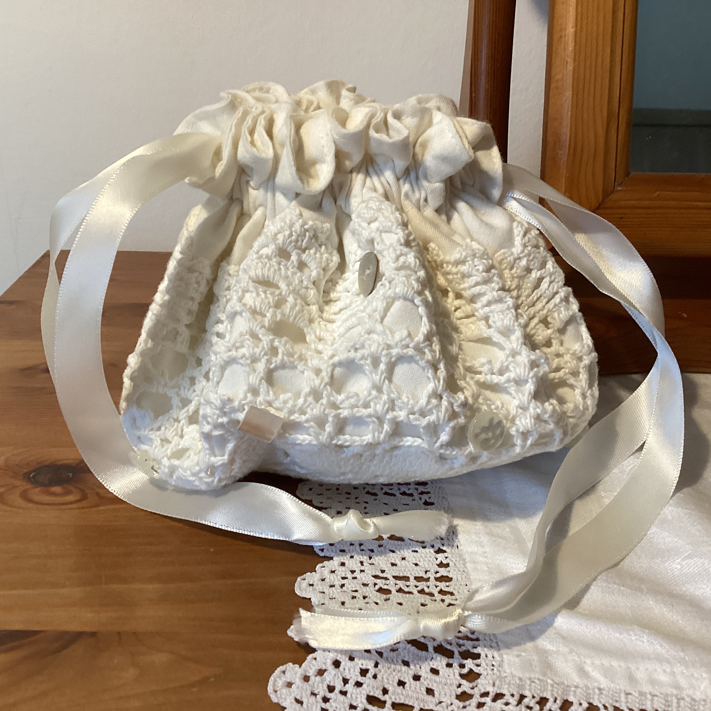 Doilie Posy bag - white