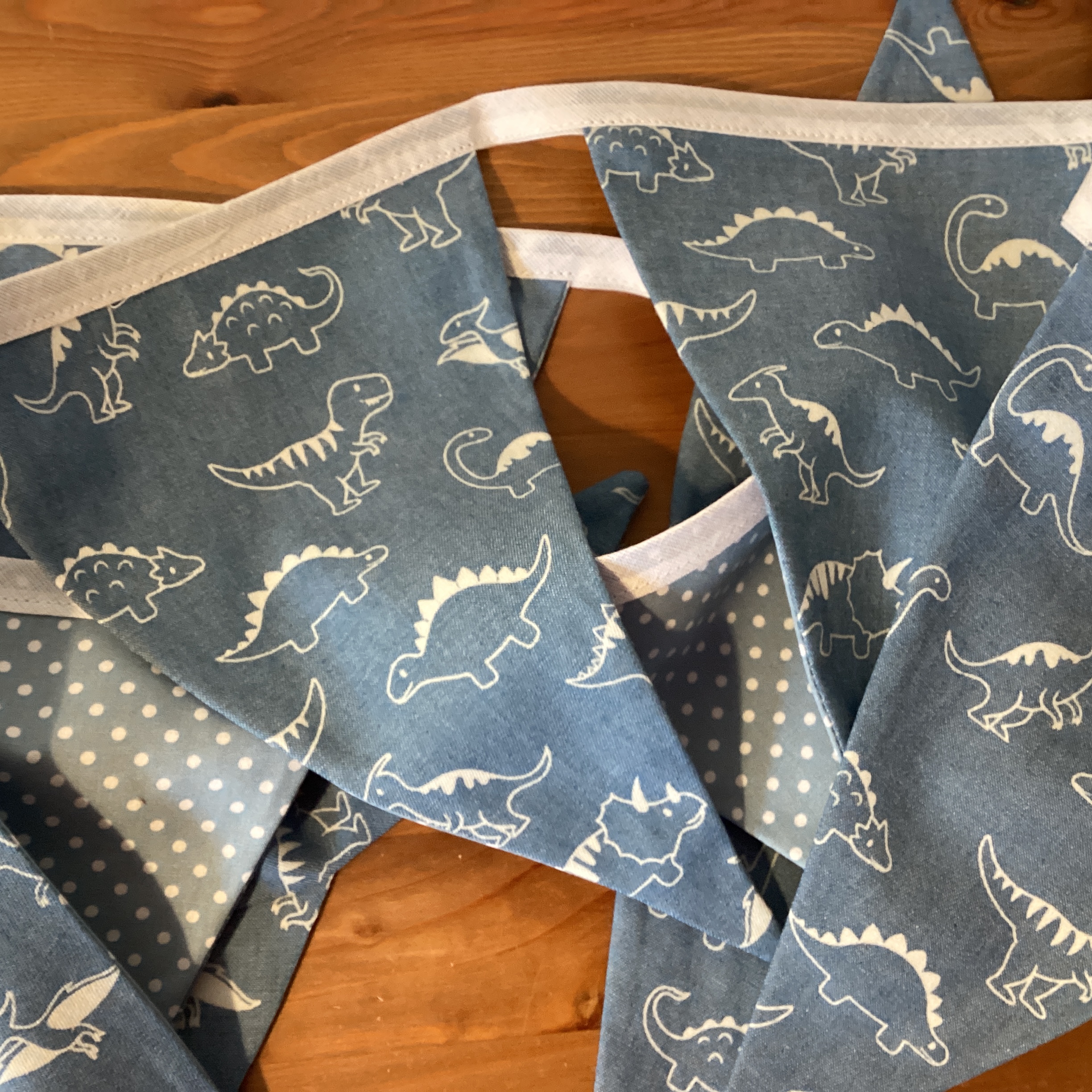 Bunting - dinosaurs