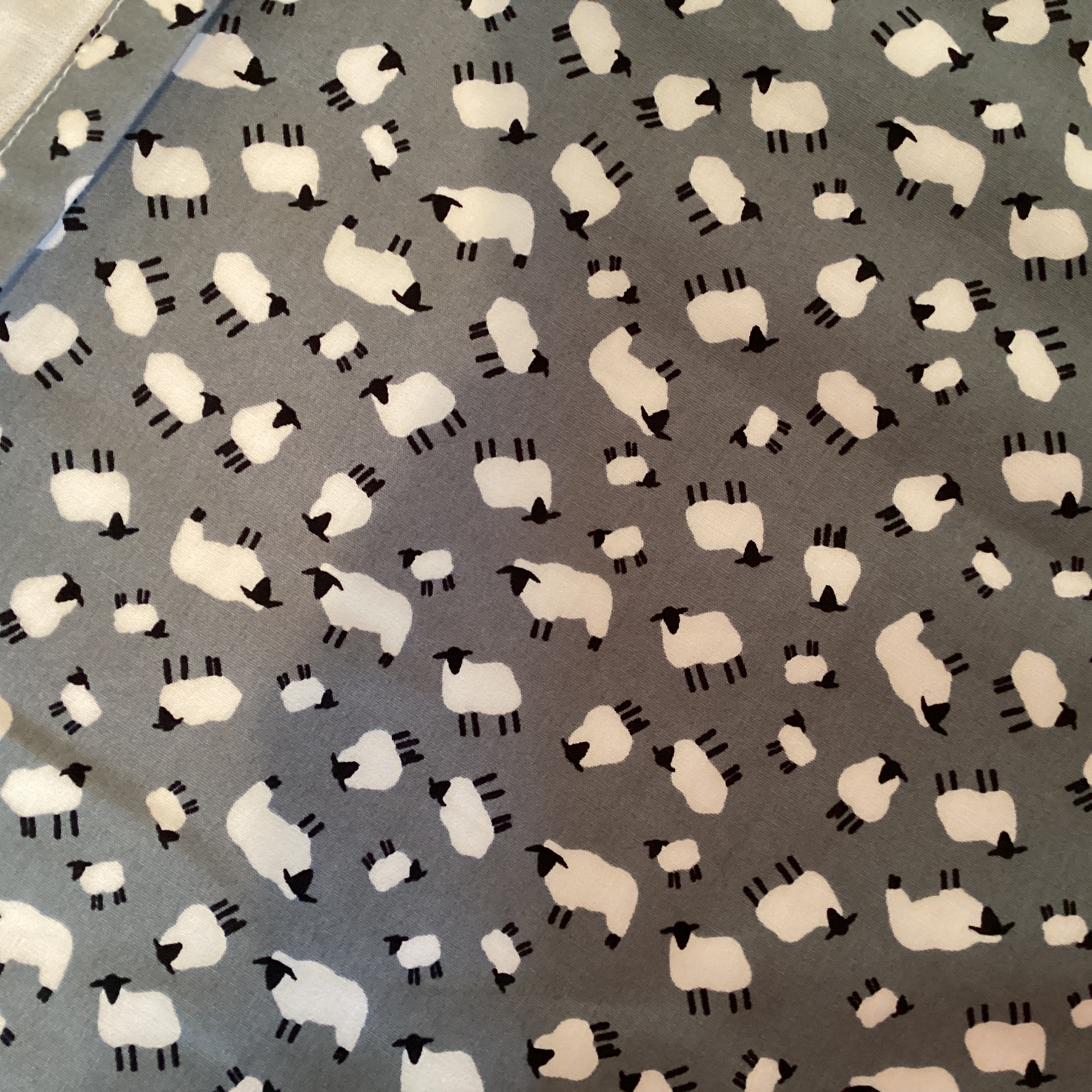 Adult apron (small) - grey with sheep