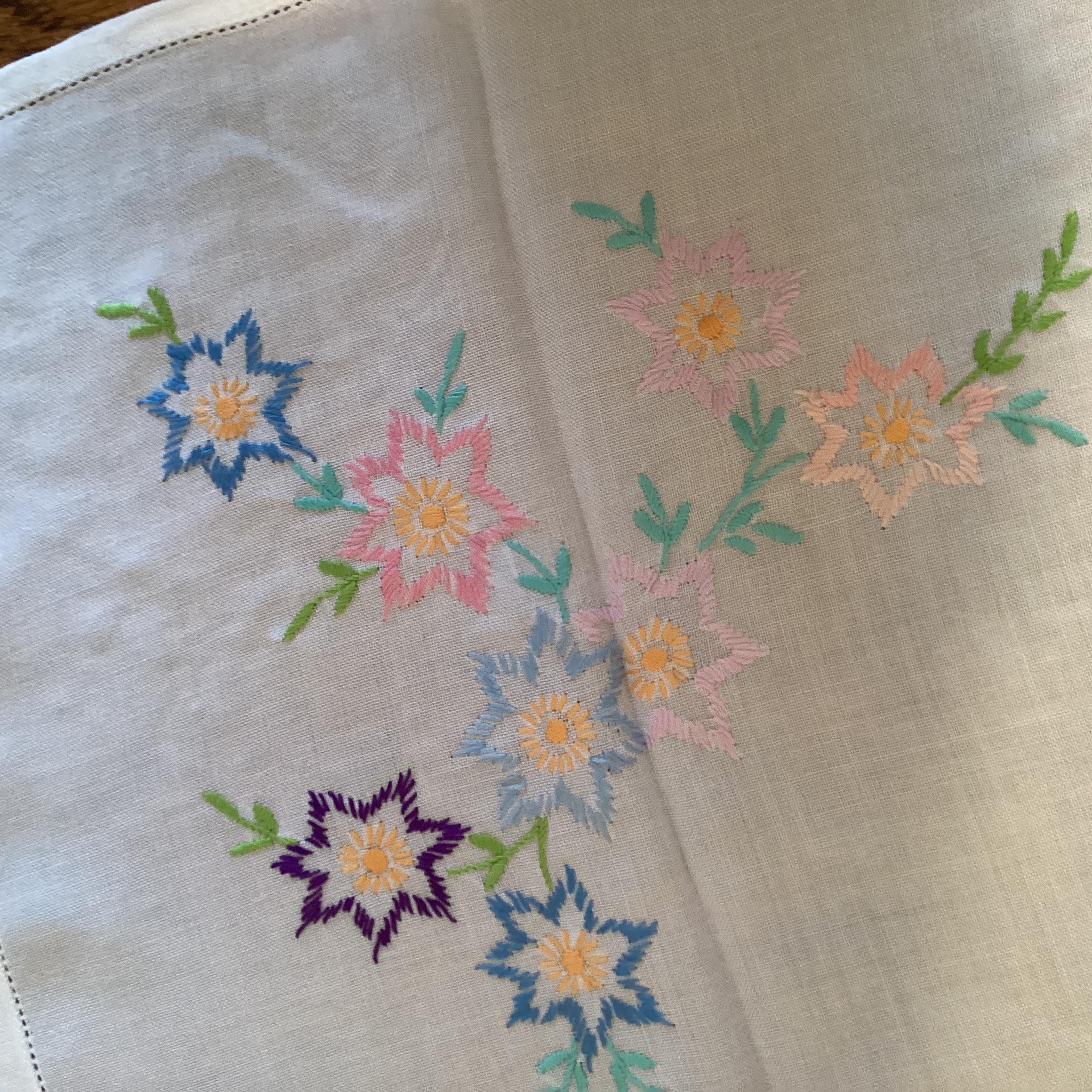 Vintage embroidered table cloth - star flowers